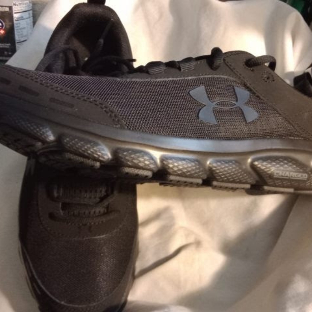 New,UA W Charged Assert 8 sz 11